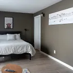 One Bedroom Condo Near Whyte Ave Close To University