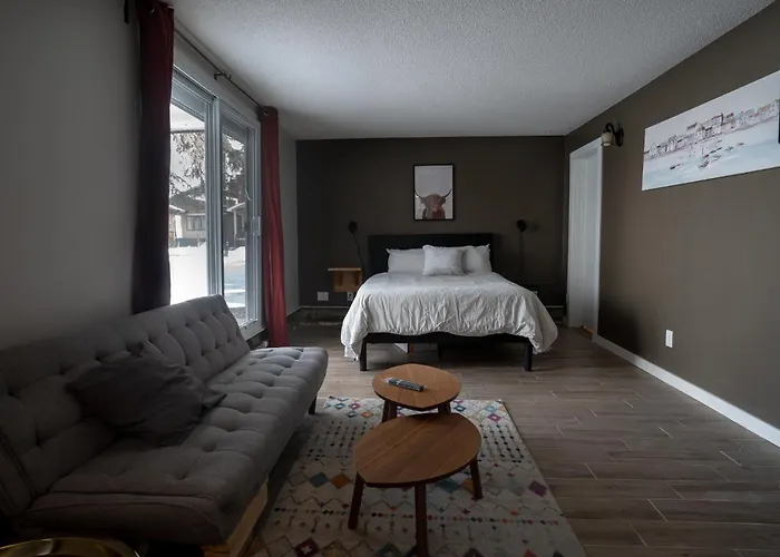 One Bedroom Condo Near Whyte Ave Close To University