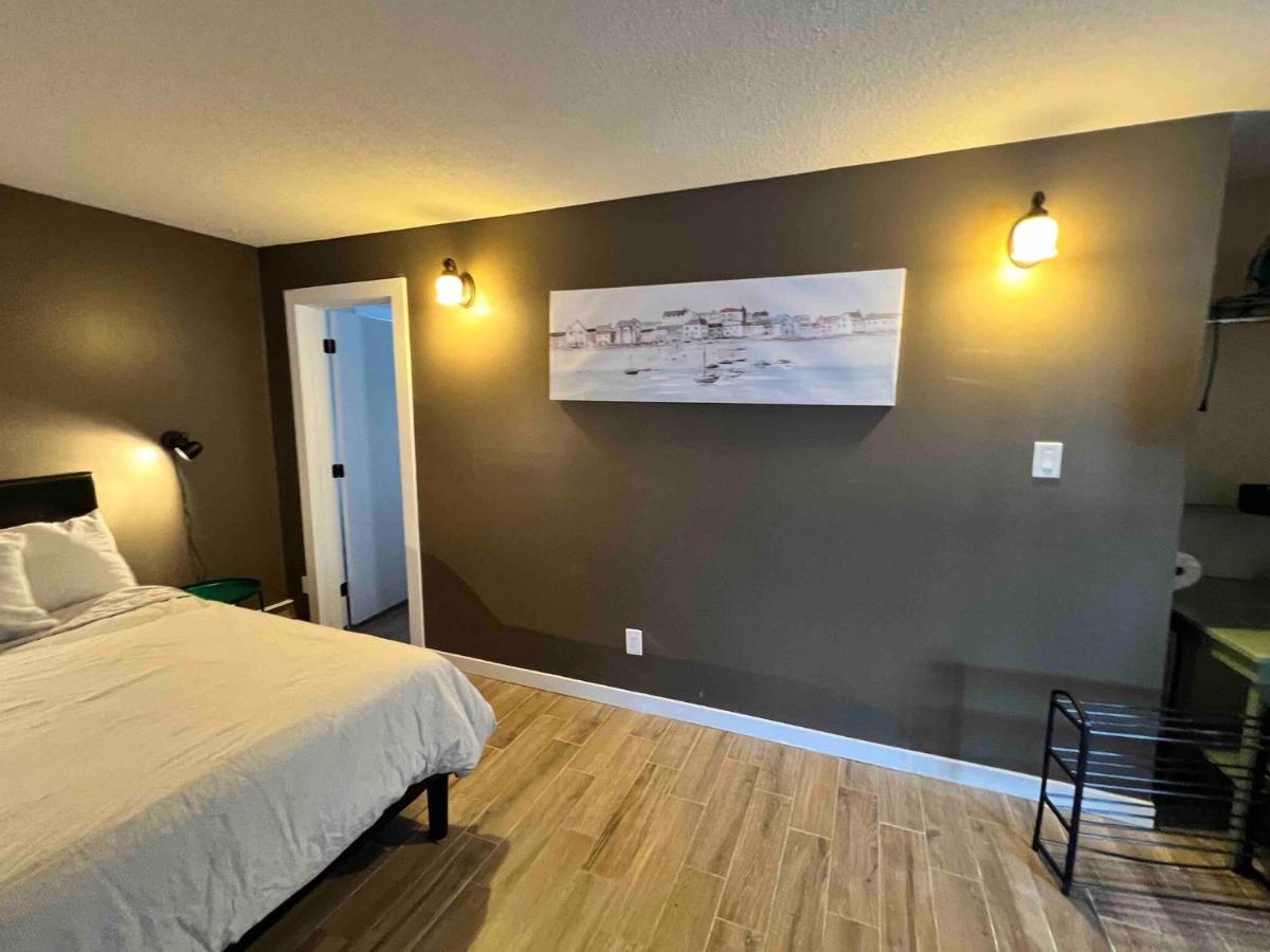 Apartment One Bedroom Near Whyte Ave Close To