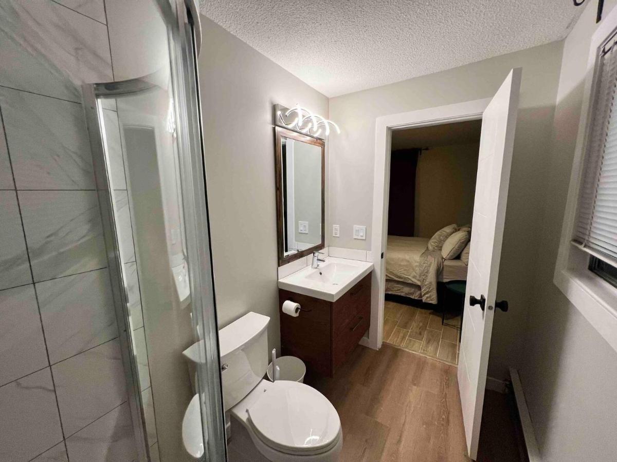 Apartment One Bedroom Near Whyte Ave Close To