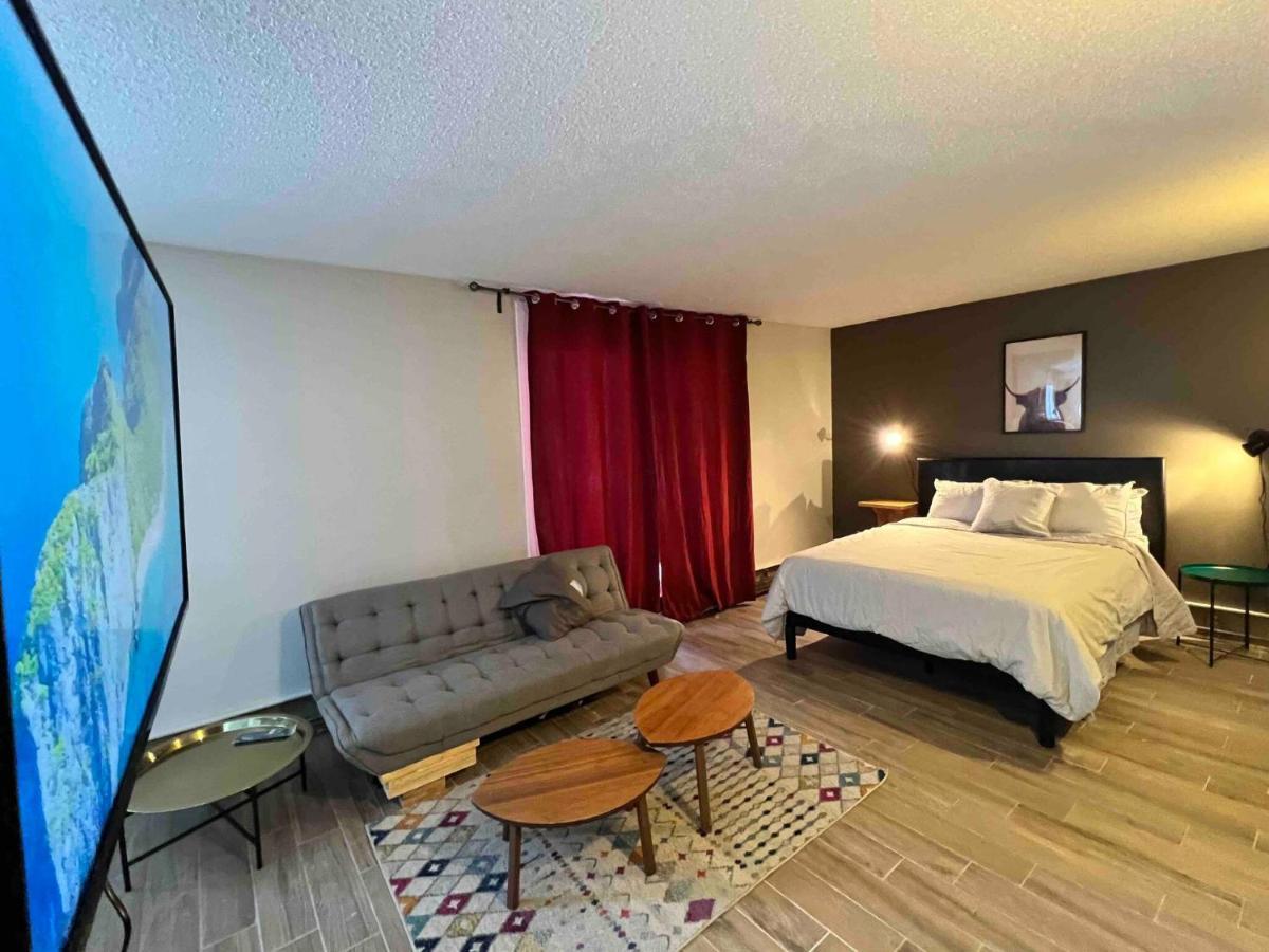 Apartment One Bedroom Near Whyte Ave Close To