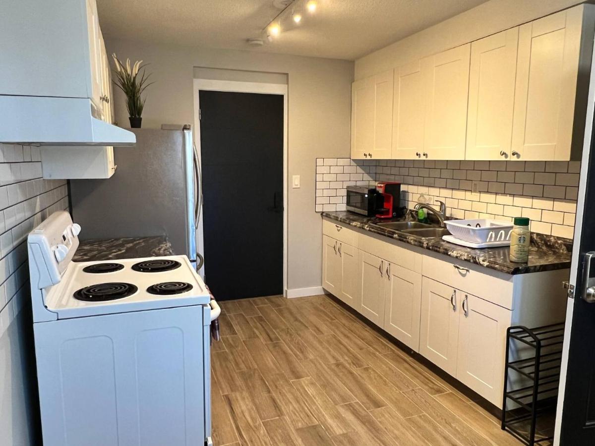 One Bedroom Near Whyte Ave Close To Edmonton