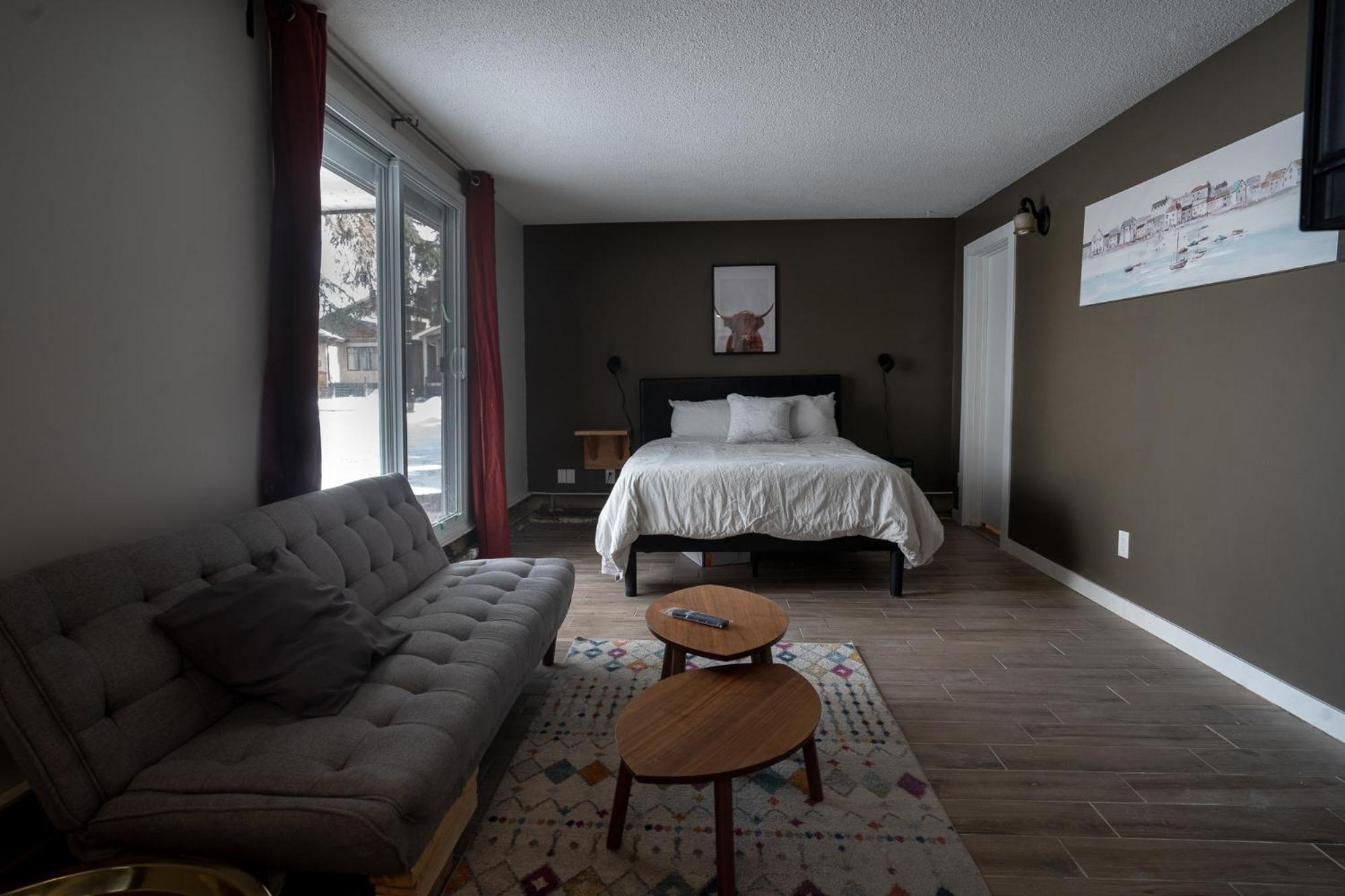 One Bedroom Near Whyte Ave Close To Apartment Edmonton