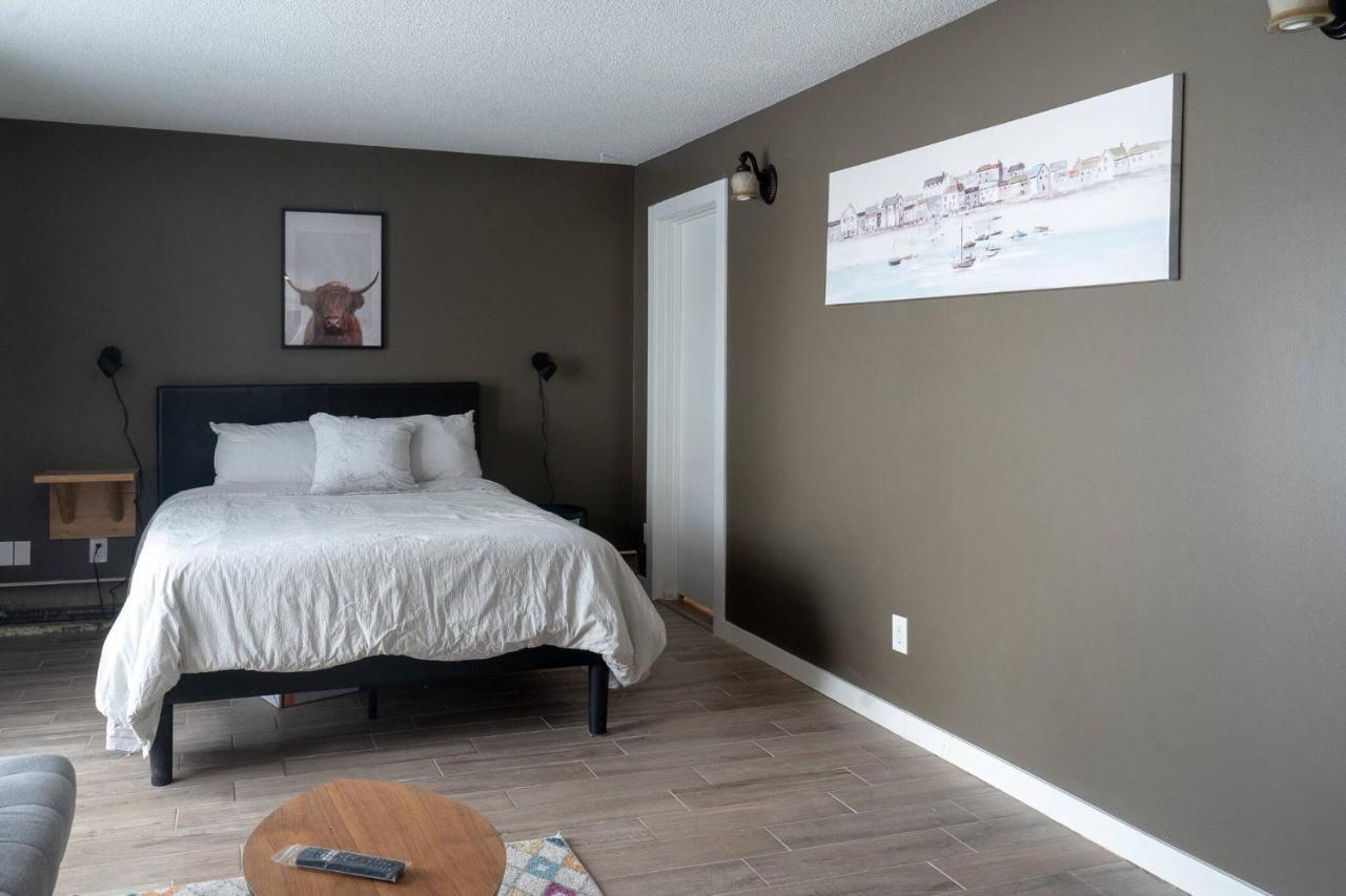 One Bedroom Near Whyte Ave Close To